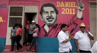 Murales inneggiante a Ortega